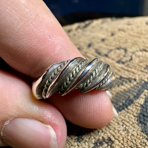 Vintage sterling silver ring. - Picture 1 of 12